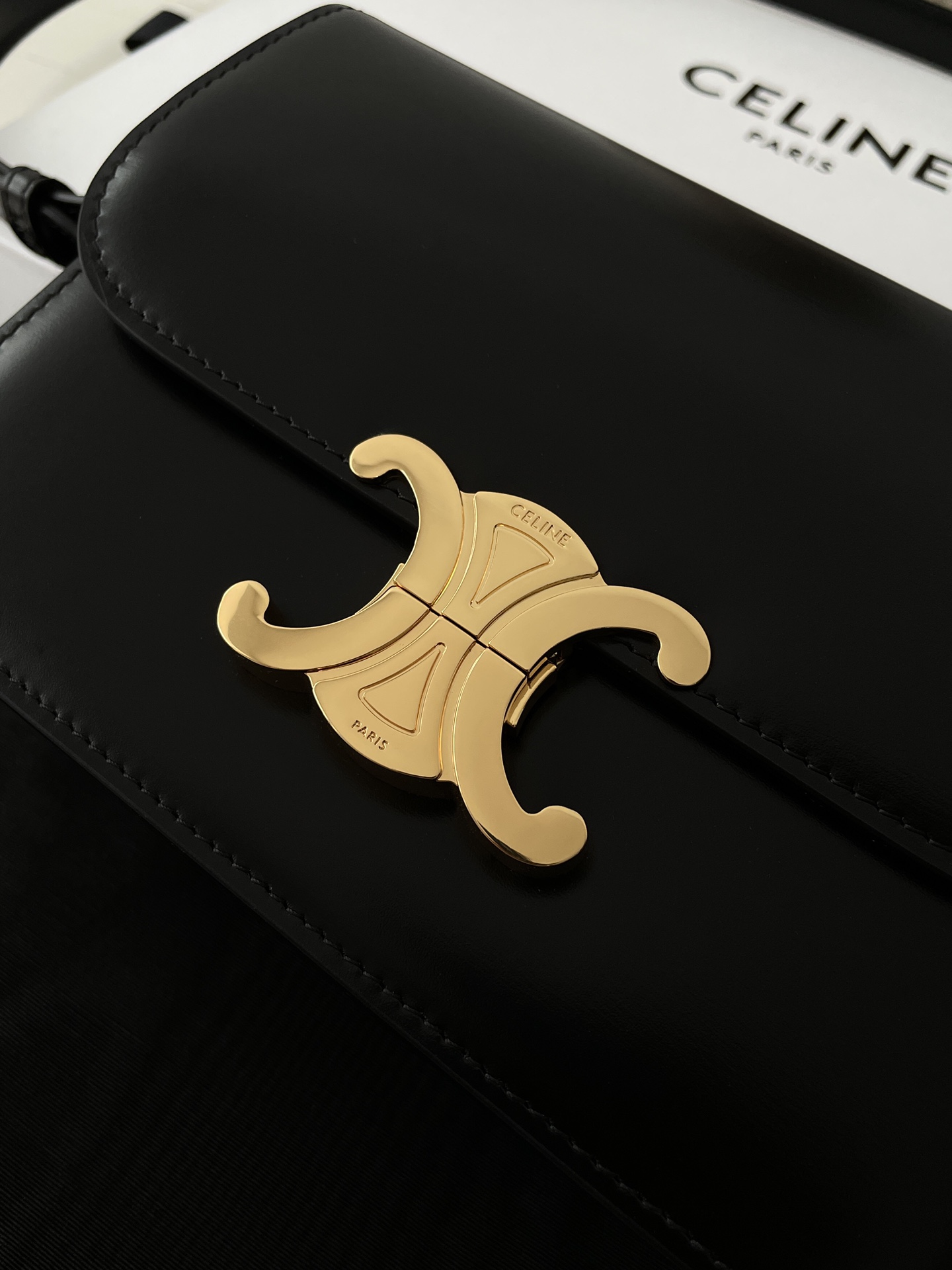 Bagsaaa Ce1i*e Teen Triomphe Bag In Shiny Calfskin Black - 18.5 X 13.5 X 7 CM
