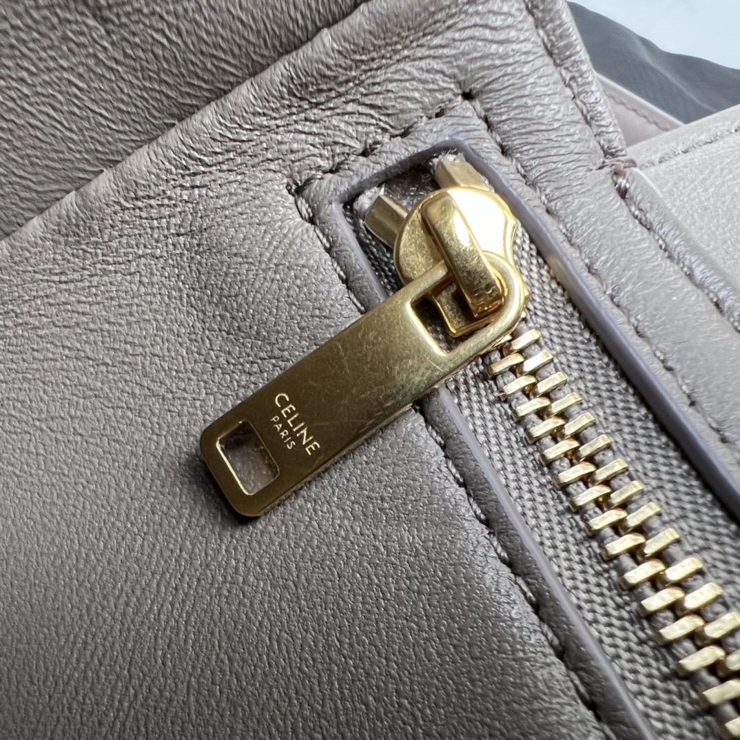Bagsaaa Ce1i*e Teen Triomphe Bag In Shiny Calfskin Gray - 18.5 X 13.5 X 7 CM