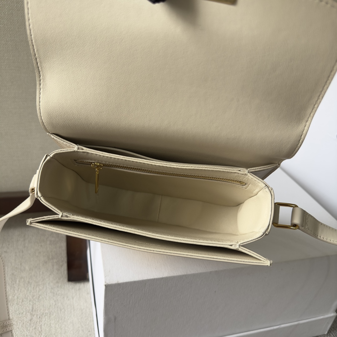 Bagsaaa Ce1i*e Teen Triomphe Bag In Shiny Calfskin Vanilla - 18.5 X 13.5 X 7 CM
