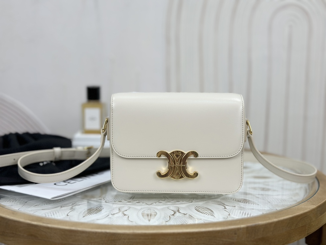 Bagsaaa Ce1i*e Teen Triomphe Bag In Shiny Calfskin Vanilla - 18.5 X 13.5 X 7 CM