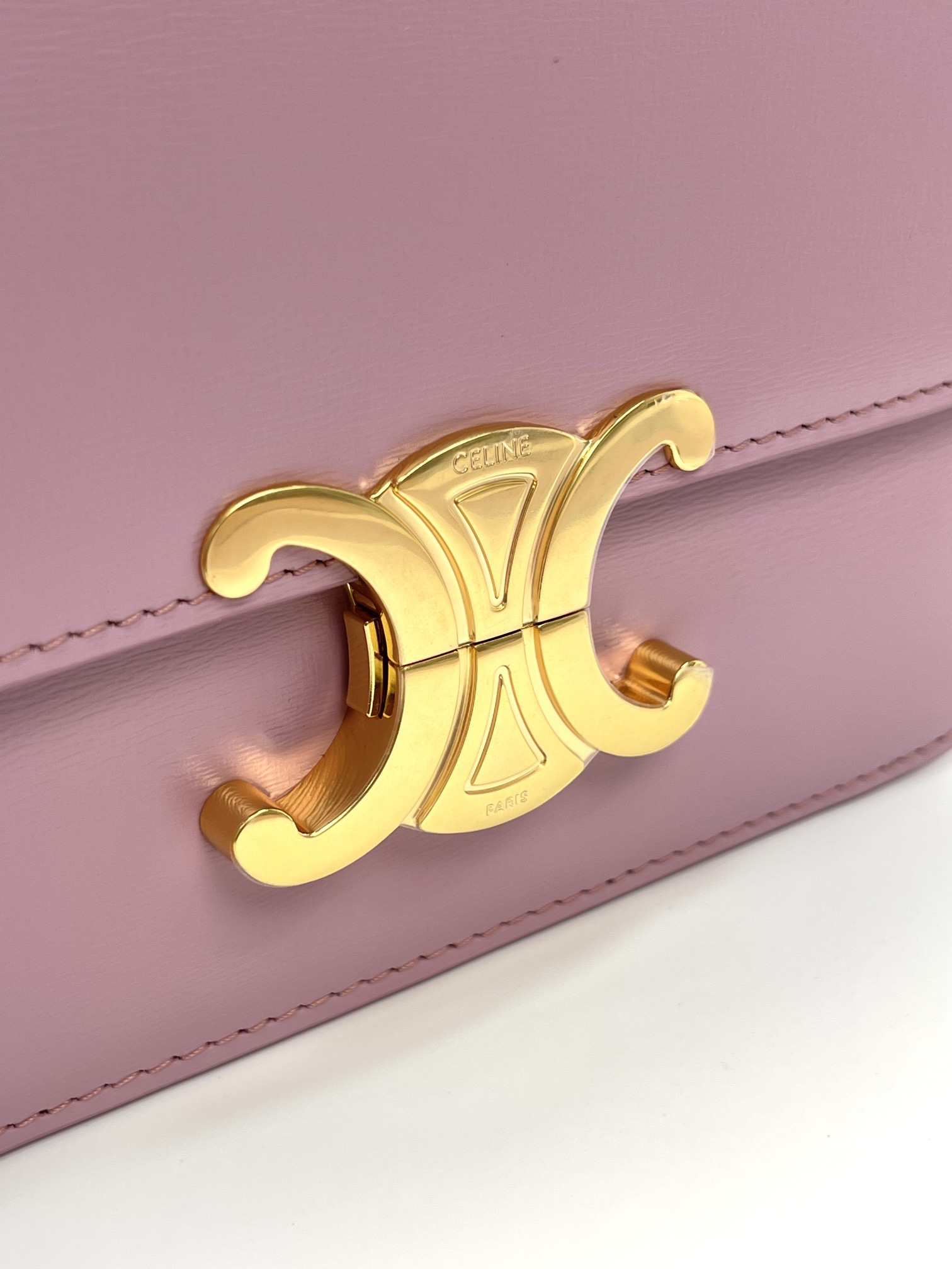 Bagsaaa Ce1i*e Teen Triomphe Bag In Shiny Calfskin Petal - 18.5 X 13.5 X 7 CM