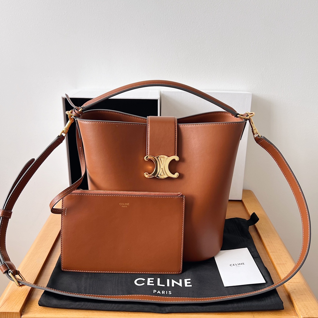 Bagsaaa Ce1i*e Medium L0vise Bag In Smooth Calfskin Brown - 23.5 X 24 X 16 CM