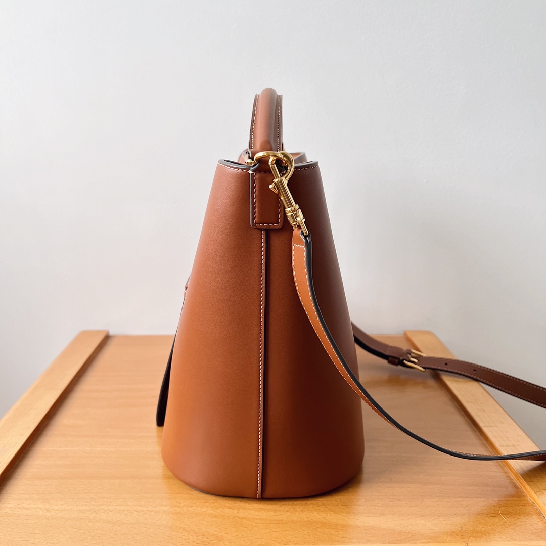 Bagsaaa Ce1i*e Medium L0vise Bag In Smooth Calfskin Brown - 23.5 X 24 X 16 CM