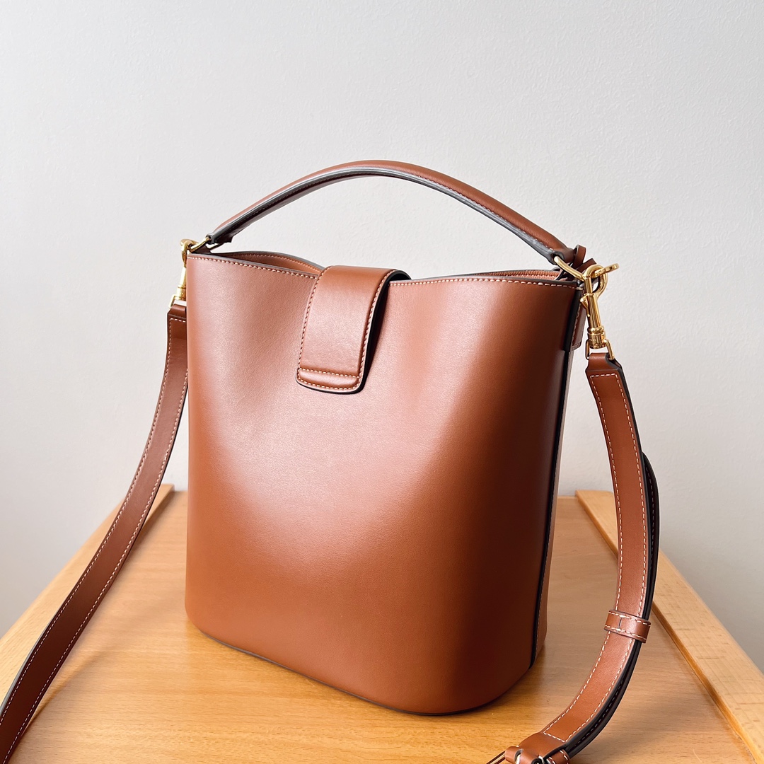 Bagsaaa Ce1i*e Medium L0vise Bag In Smooth Calfskin Brown - 23.5 X 24 X 16 CM