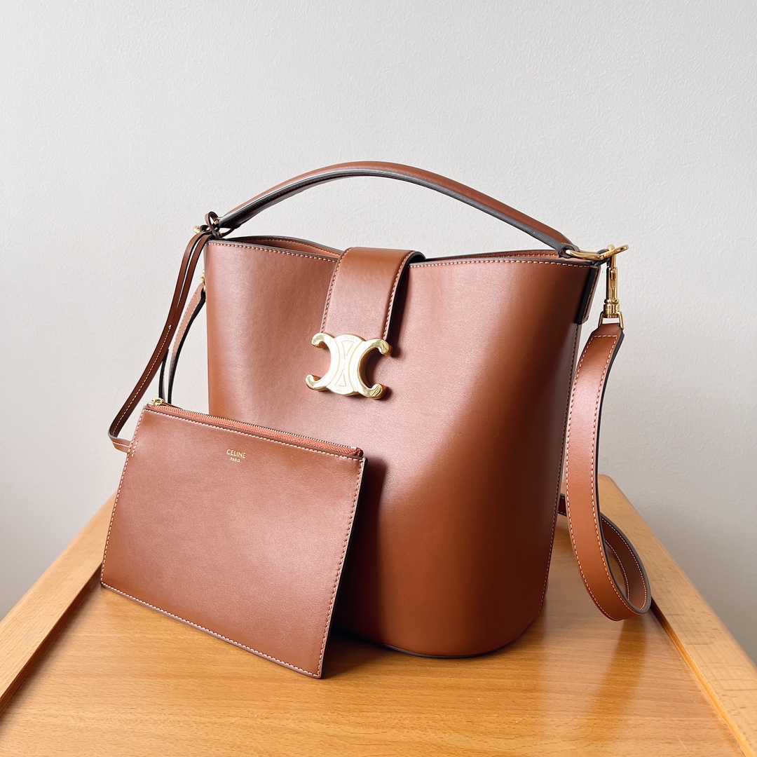 Bagsaaa Ce1i*e Medium L0vise Bag In Smooth Calfskin Brown - 23.5 X 24 X 16 CM
