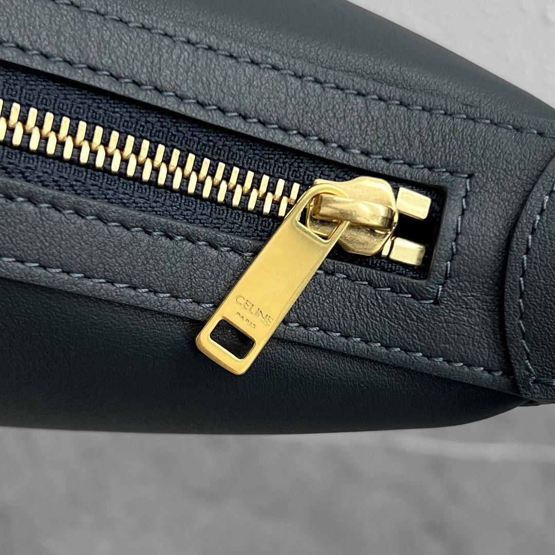Bagsaaa Ce1i*e Medium Heloïse Bag Cuir Triomphe In S*pple Calfskin Black - 30 X 28.5 X 8 CM