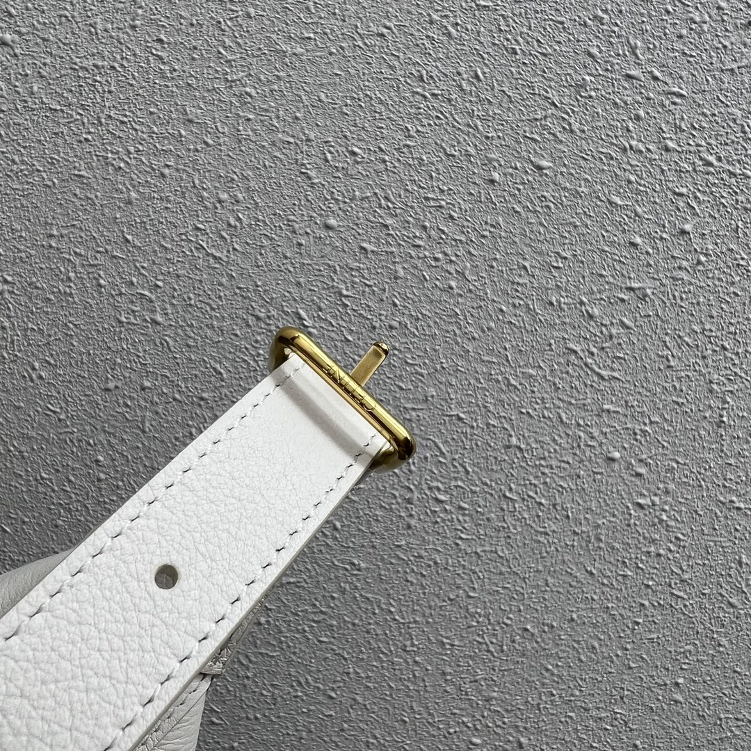 Bagsaaa Ce1i*e Medium Heloïse Bag Cuir Triomphe In S*pple Calfskin White - 30 X 28.5 X 8 CM