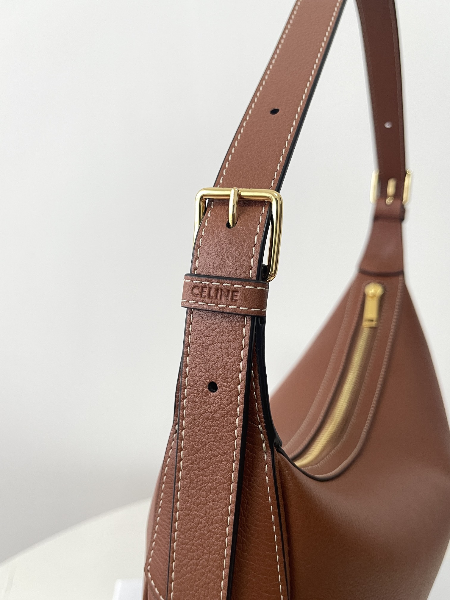 Bagsaaa Ce1i*e Medium Heloïse Bag Cuir Triomphe In S*pple Calfskin Brown - 30 X 28.5 X 8 CM