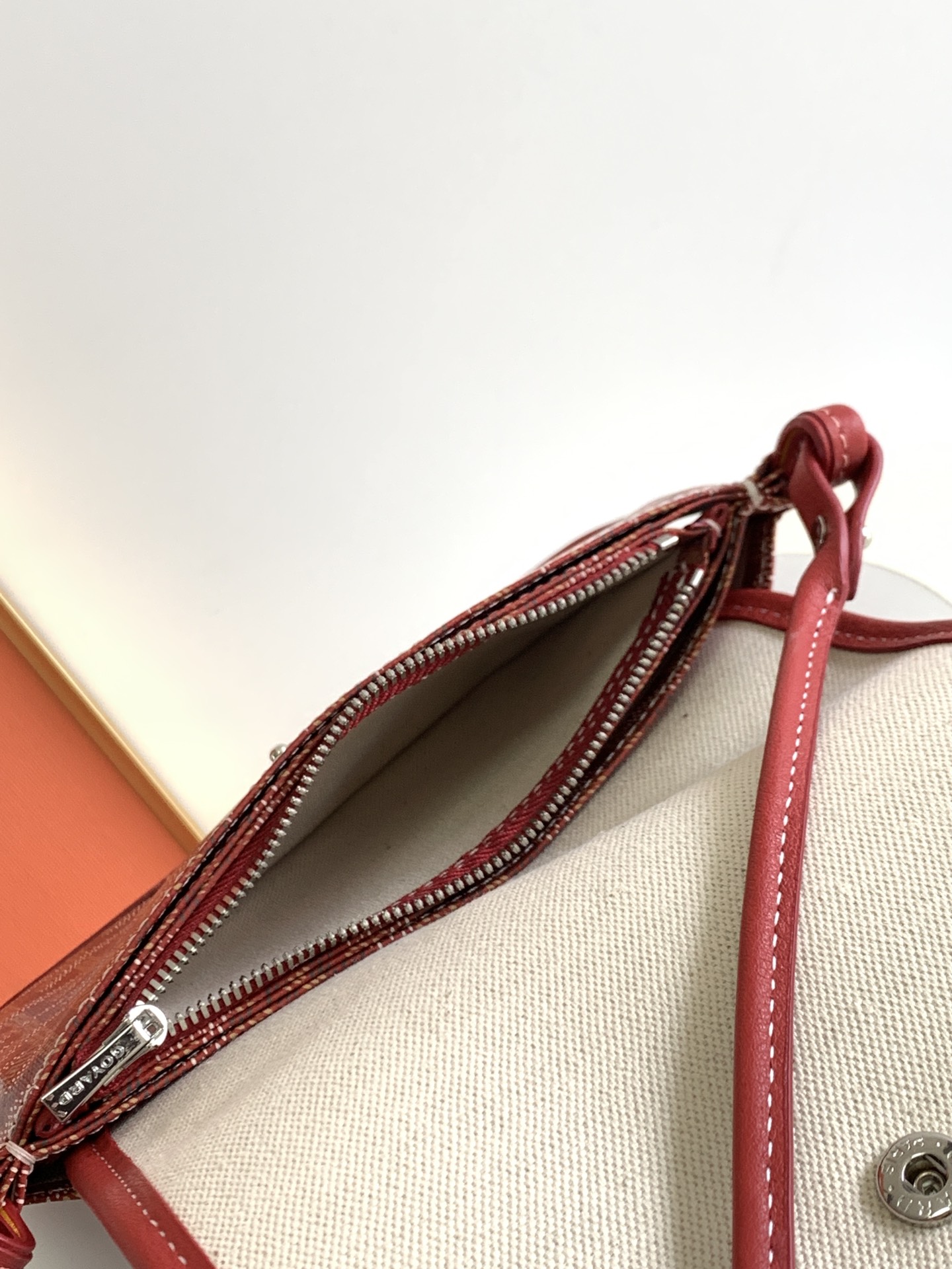 Bagsaaa G09ard Plumet Pocket Wallet Red - 14 x 2.5 x 20.5 cm