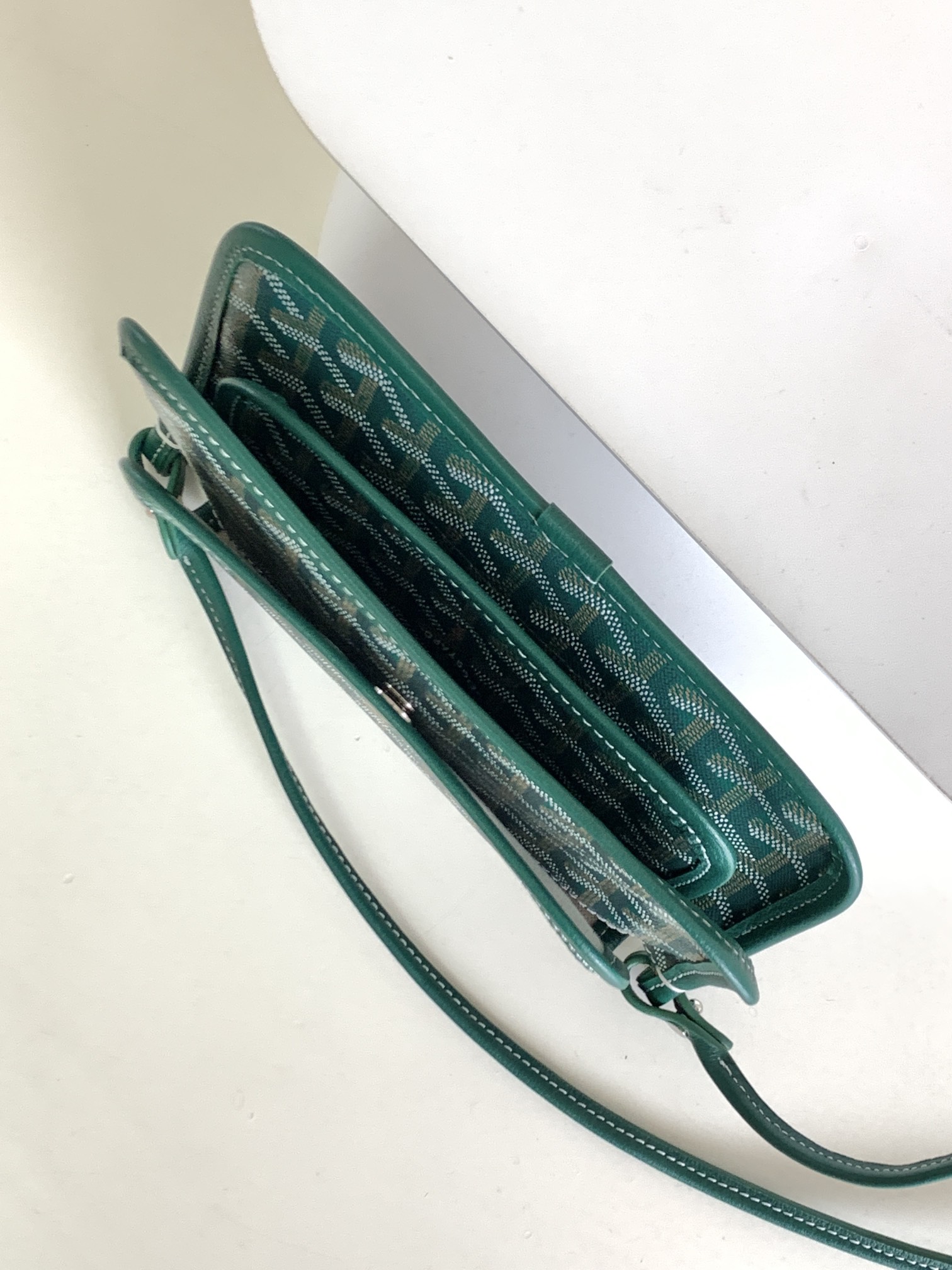 Bagsaaa G09ard Plumet Pocket Wallet Green - 14 x 2.5 x 20.5 cm