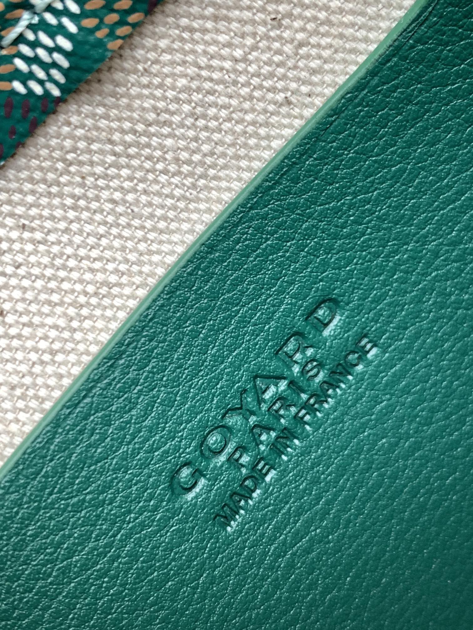 Bagsaaa G09ard Plumet Pocket Wallet Green - 14 x 2.5 x 20.5 cm
