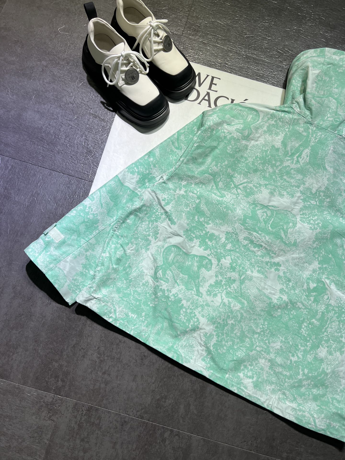 Bagsaaa D10riviera Hooded Anorak White and Aquamarina Technical Taffeta Jacquard with Toile de Jouy Sauvage Motif