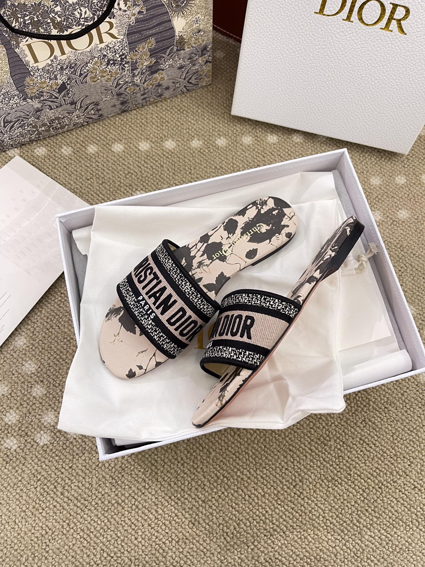 Bagsaaa D10r Dway Slide Beige and Black Cotton Embroidered with Fleurs Mystiques Motif