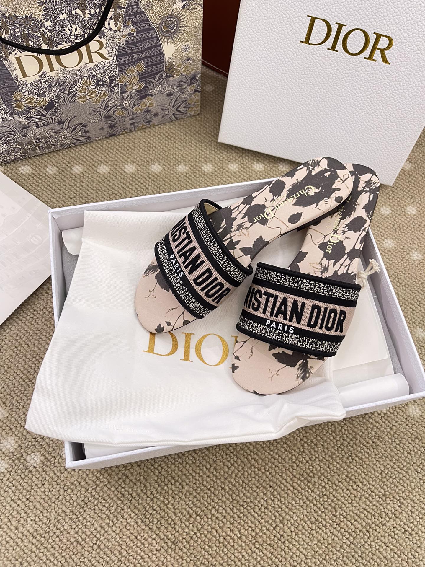 Bagsaaa D10r Dway Slide Beige and Black Cotton Embroidered with Fleurs Mystiques Motif