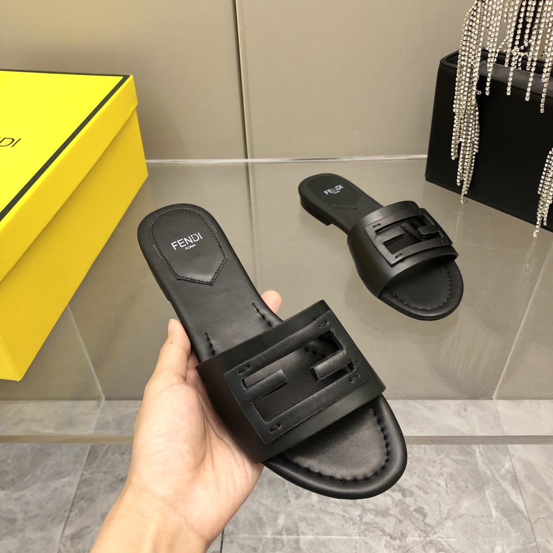Bagsaaa F**di Baguette Black leather slides
