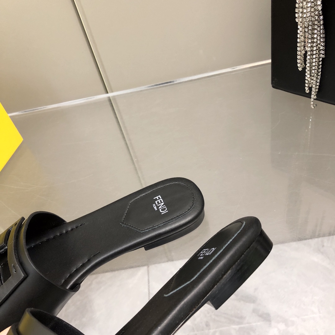 Bagsaaa F**di Baguette Black leather slides