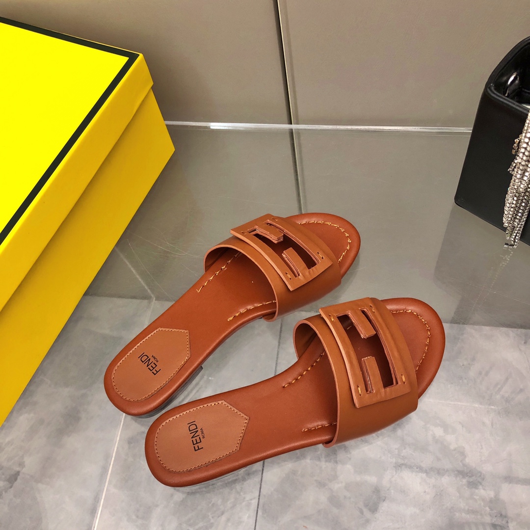 Bagsaaa F**di Baguette Brown leather slides