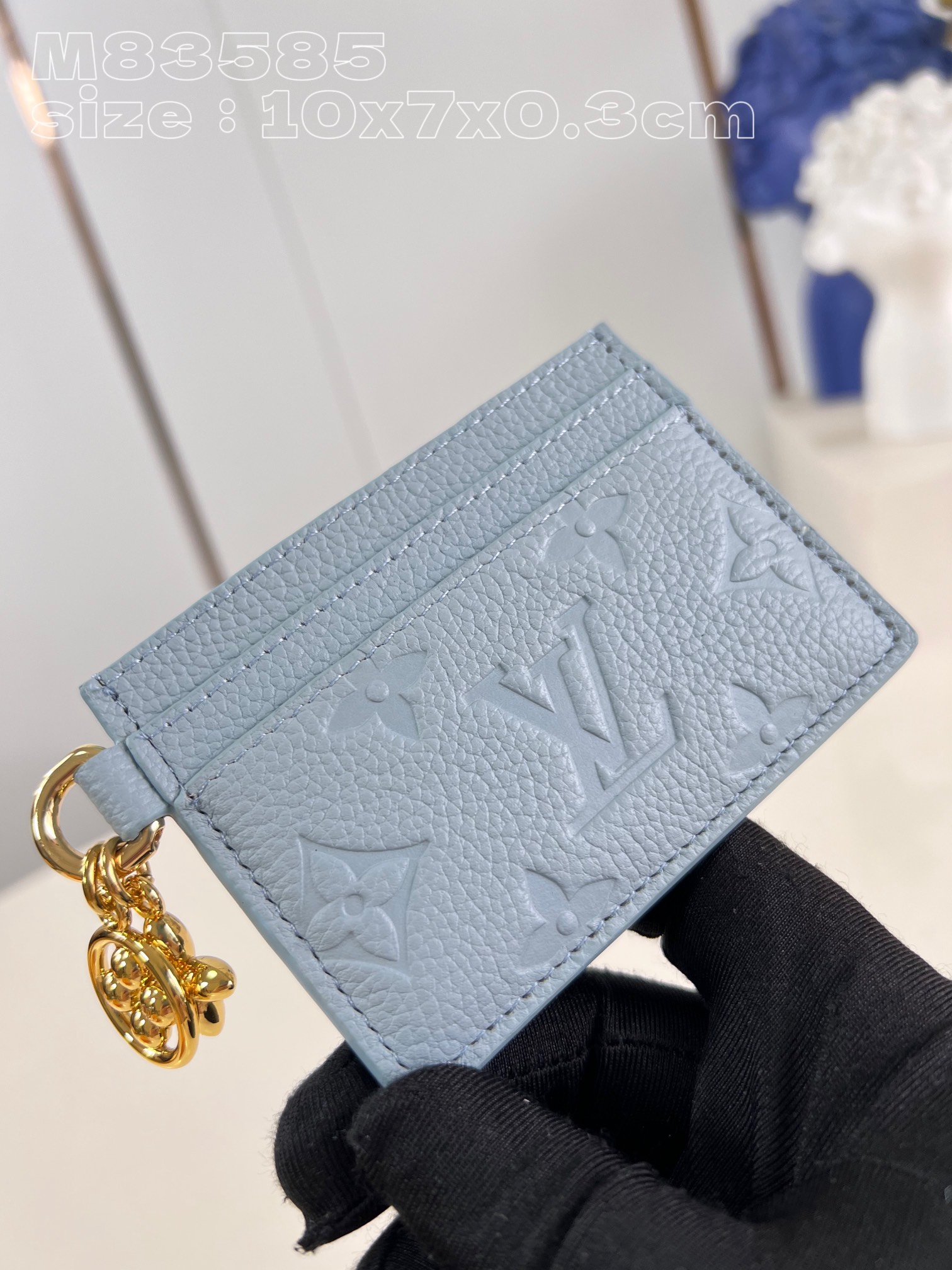 Bagsaaa L0vis Vvtt0n M83585 LV Charms Card Holder Light Blue - 10.2 x 7.3 x 0.3 cm