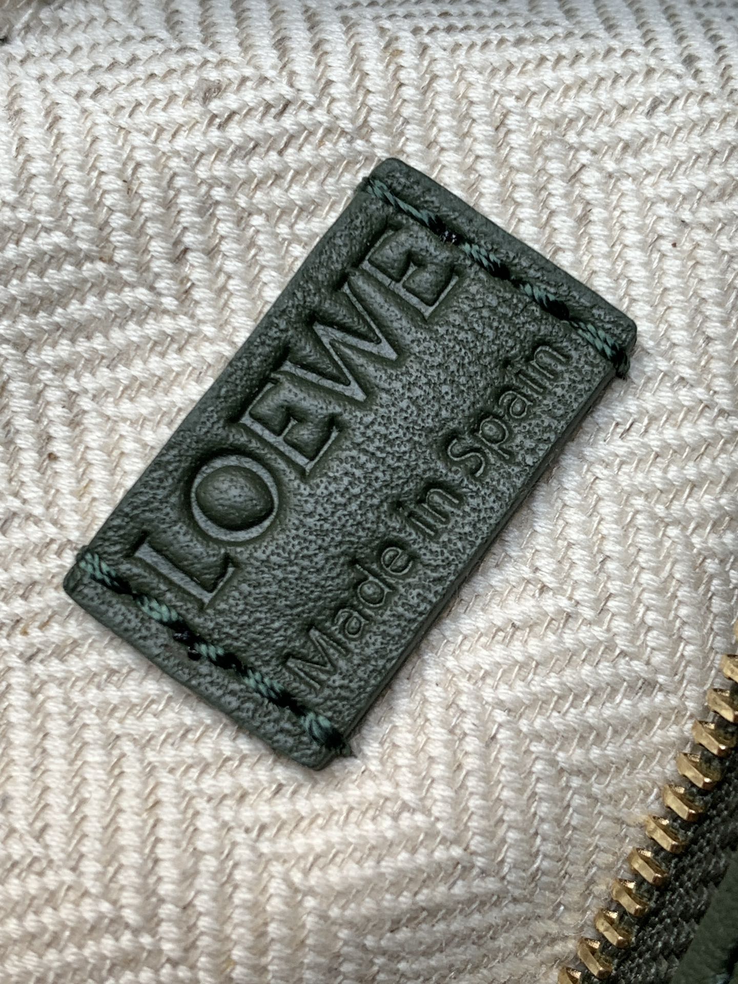 Bagsaaa L0ew* Mini Puzzle bag in classic calfskin bottle green - 18x8x12 cm