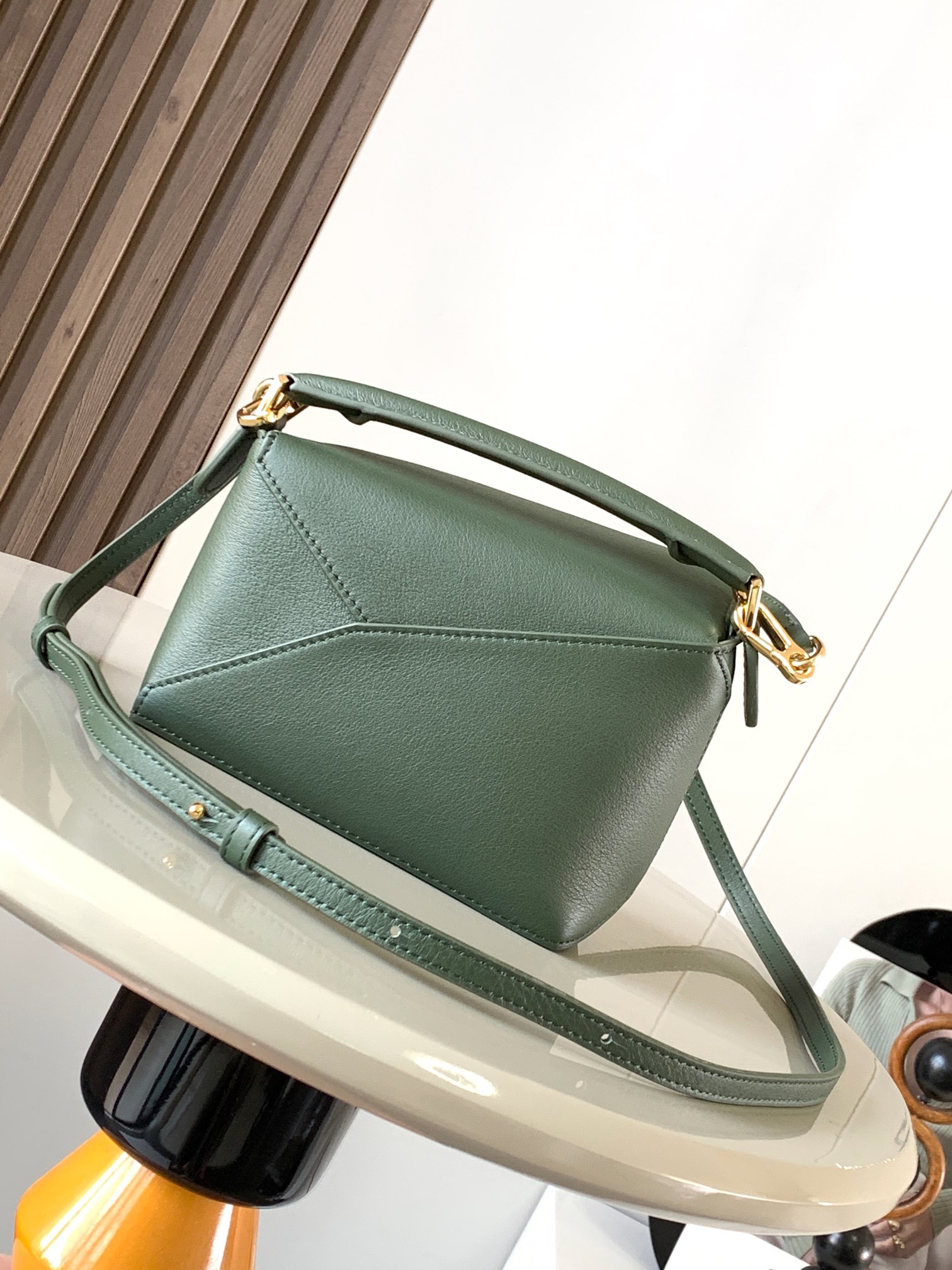 Bagsaaa L0ew* Mini Puzzle bag in classic calfskin bottle green - 18x8x12 cm