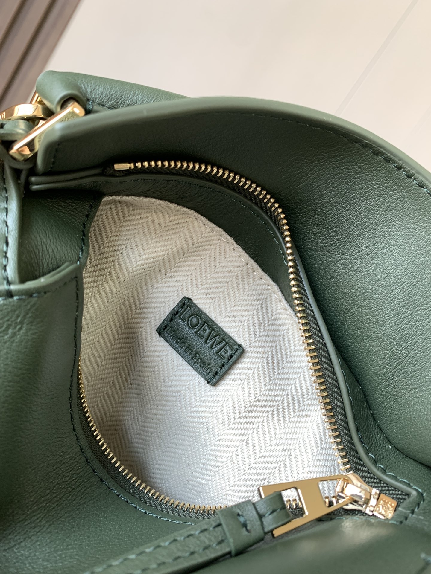 Bagsaaa L0ew* Mini Puzzle bag in classic calfskin bottle green - 18x8x12 cm