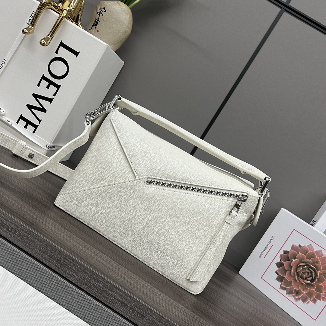Bagsaaa L0ew* Small Puzzle bag in soft grained calfskin white - 24X16.5X10.5 cm
