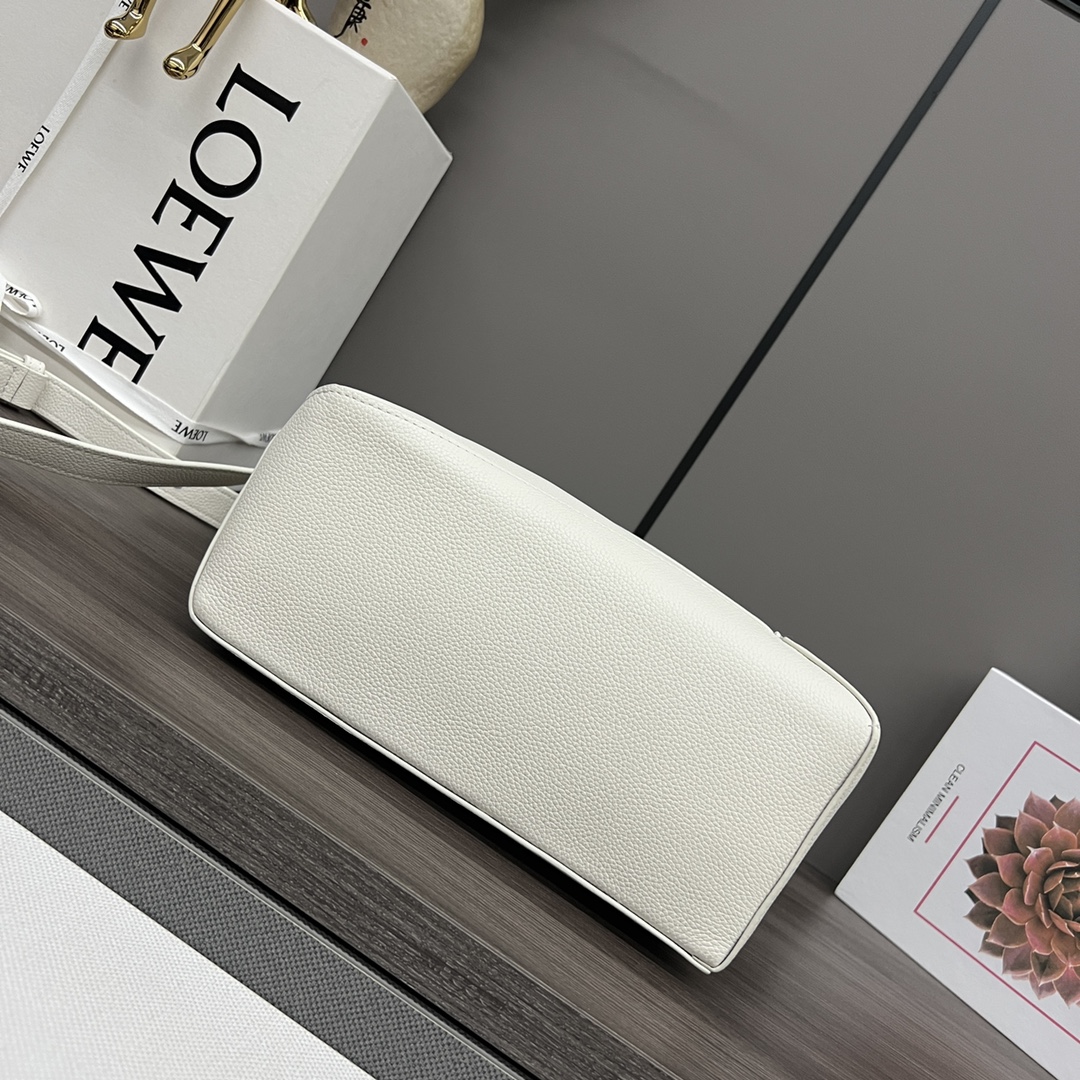 Bagsaaa L0ew* Small Puzzle bag in soft grained calfskin white - 24X16.5X10.5 cm