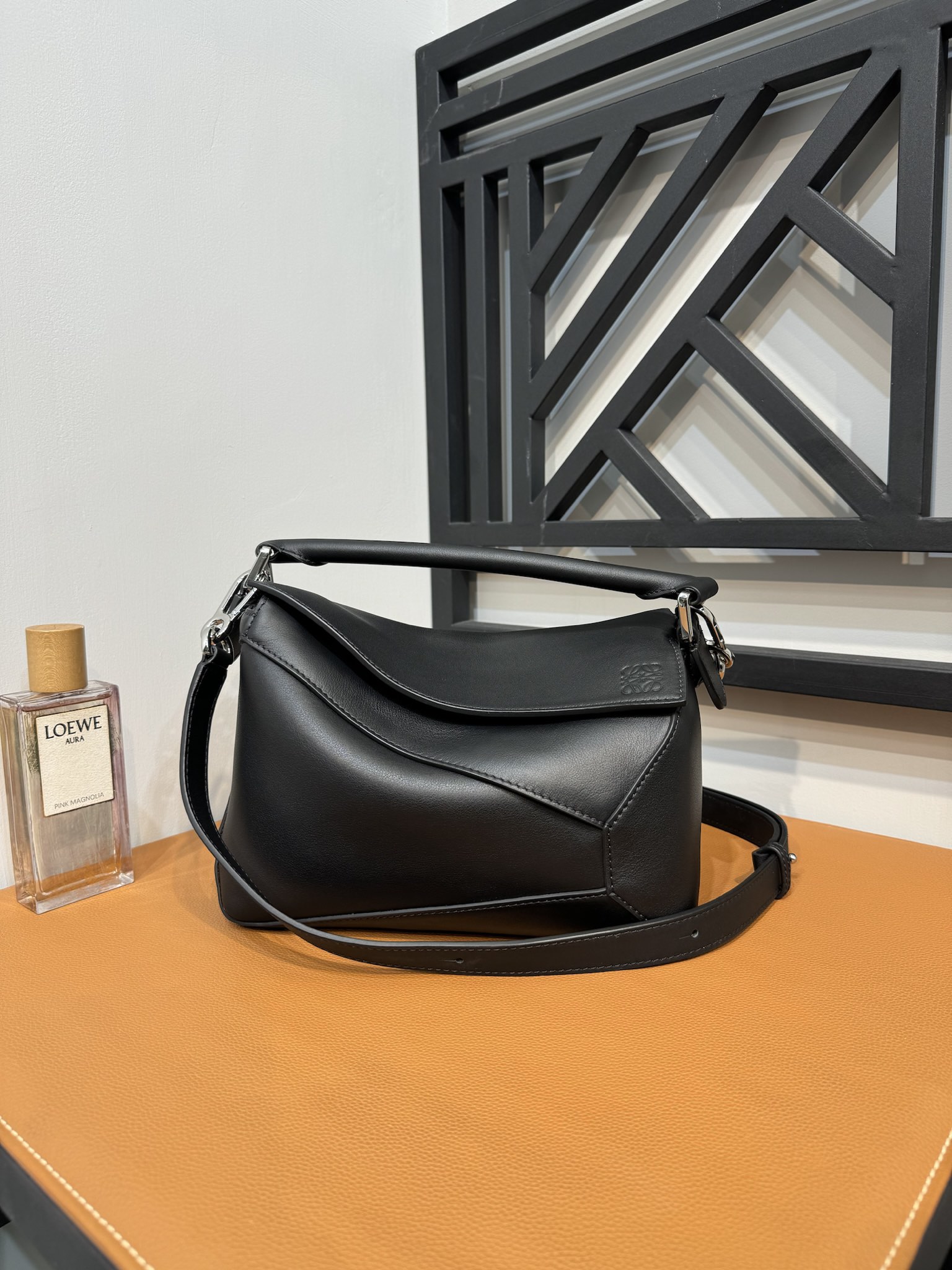 Bagsaaa L0ew* Small Puzzle bag in classic calfskin black - 24X16.5X10.5 cm