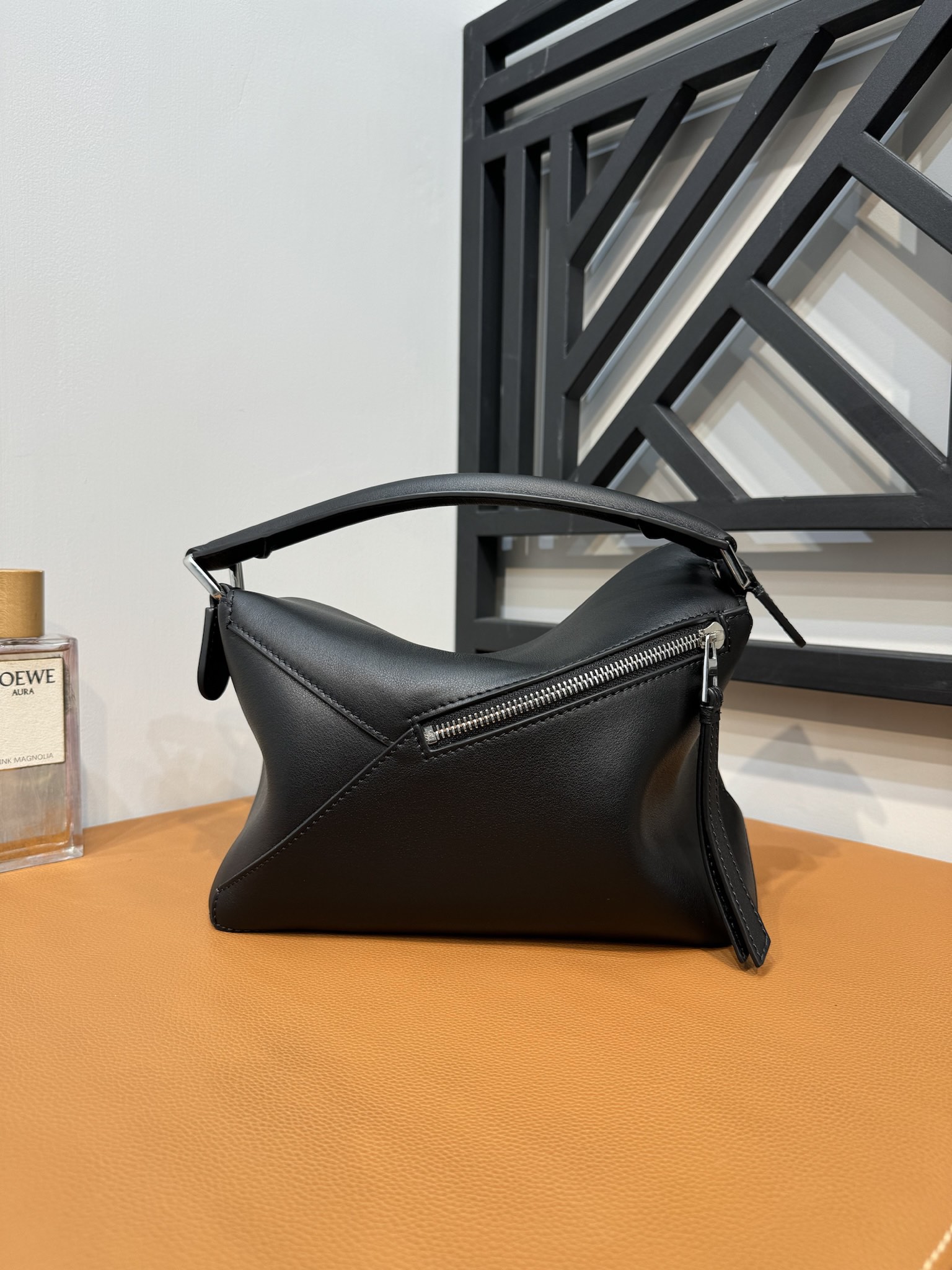 Bagsaaa L0ew* Small Puzzle bag in classic calfskin black - 24X16.5X10.5 cm