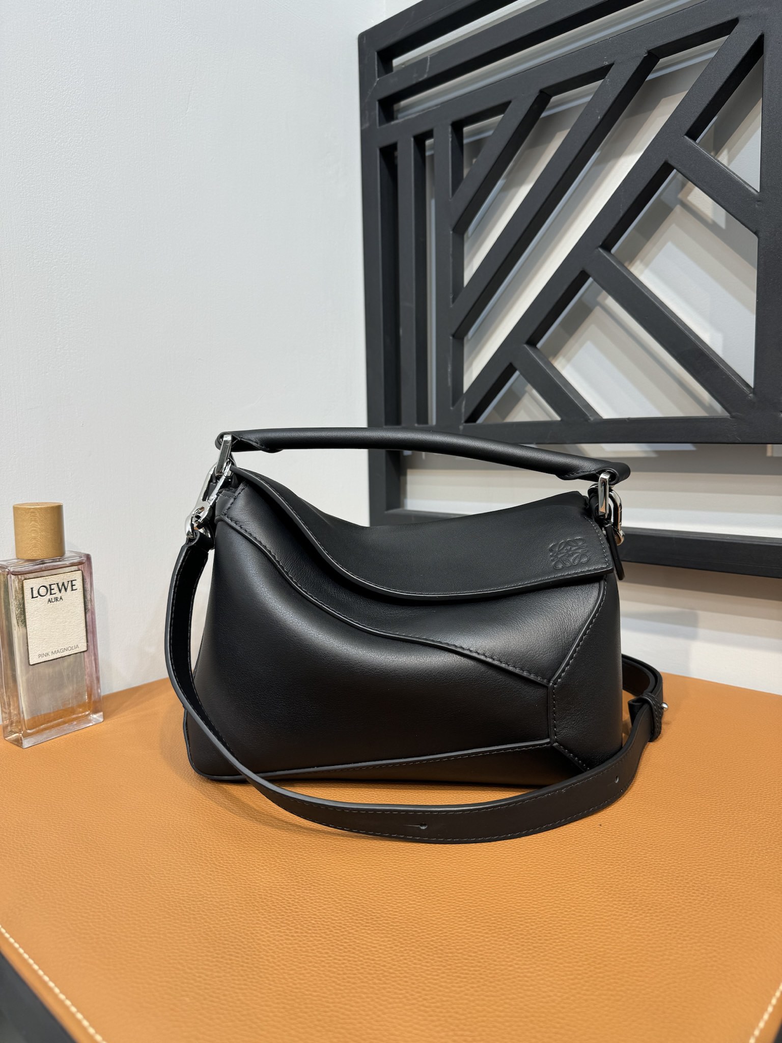 Bagsaaa L0ew* Small Puzzle bag in classic calfskin black - 24X16.5X10.5 cm