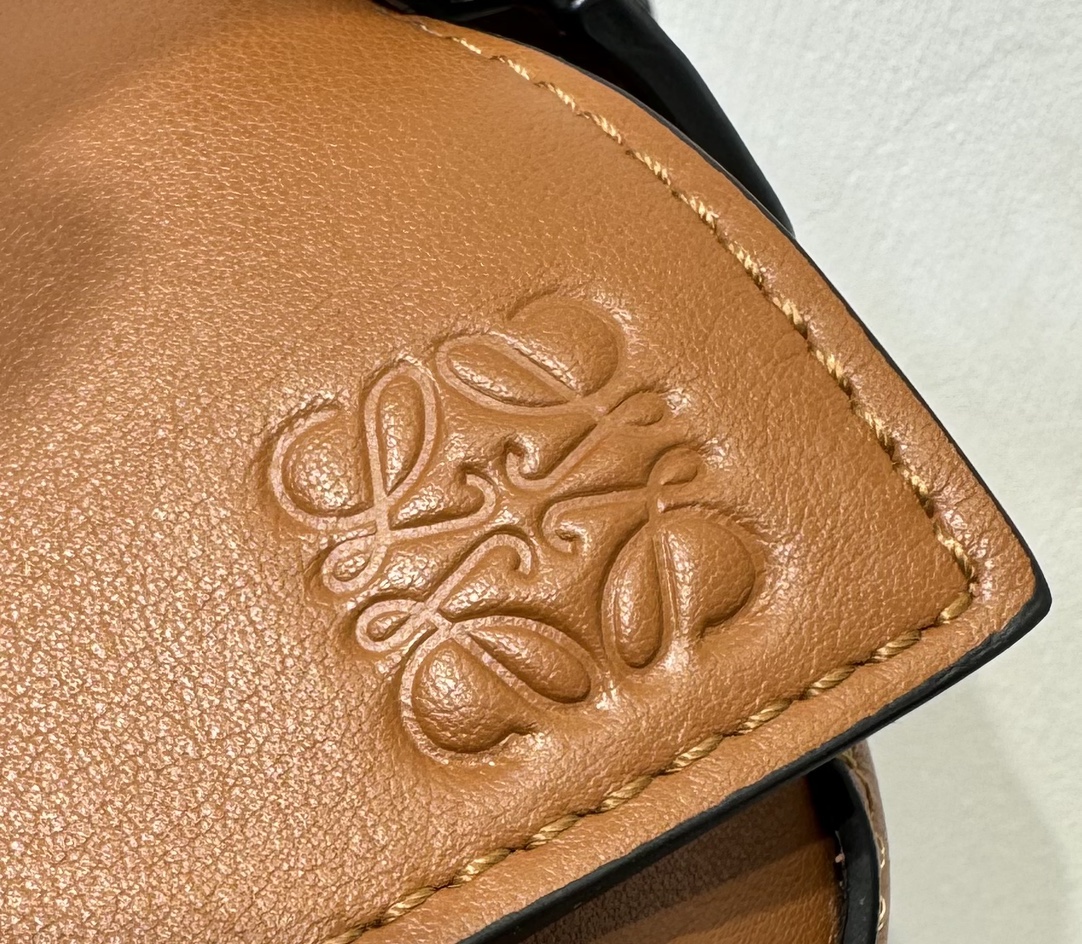 Bagsaaa L0ew* Small Puzzle bag in classic calfskin brown - 24X16.5X10.5 cm