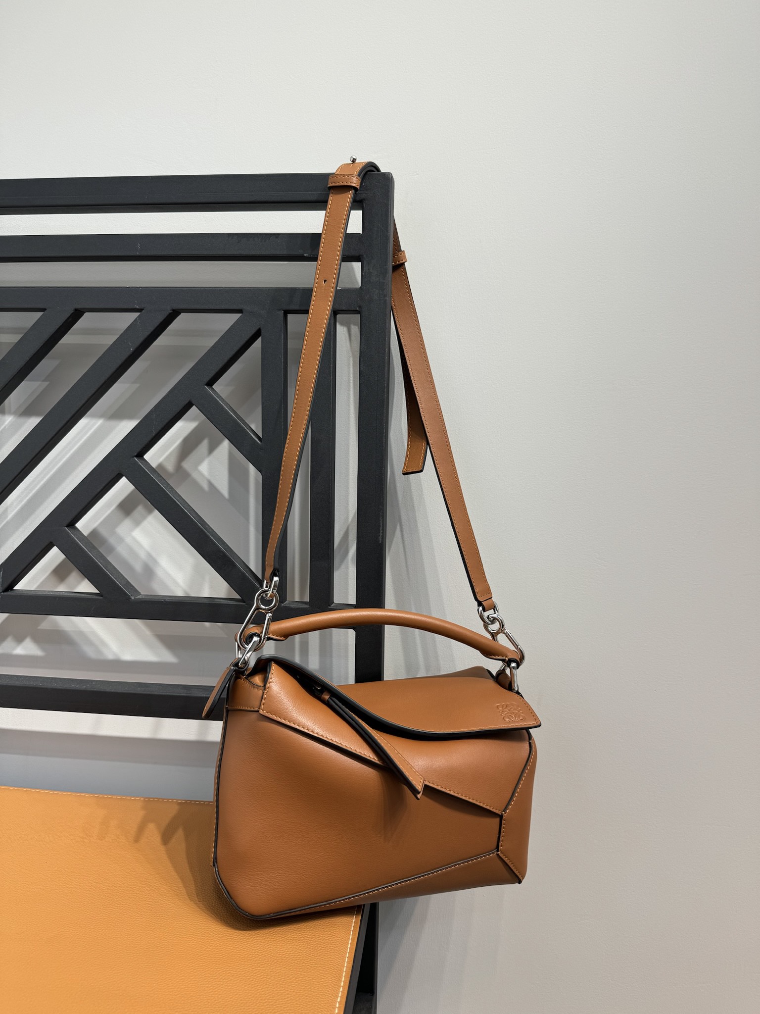 Bagsaaa L0ew* Small Puzzle bag in classic calfskin brown - 24X16.5X10.5 cm