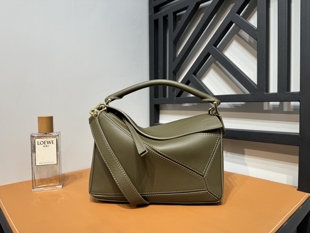 Bagsaaa L0ew* Small Puzzle bag in classic calfskin khaki - 24X16.5X10.5 cm