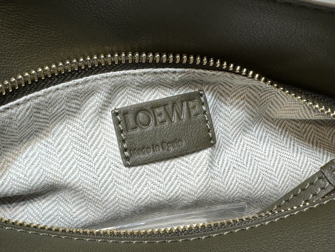 Bagsaaa L0ew* Small Puzzle bag in classic calfskin khaki - 24X16.5X10.5 cm