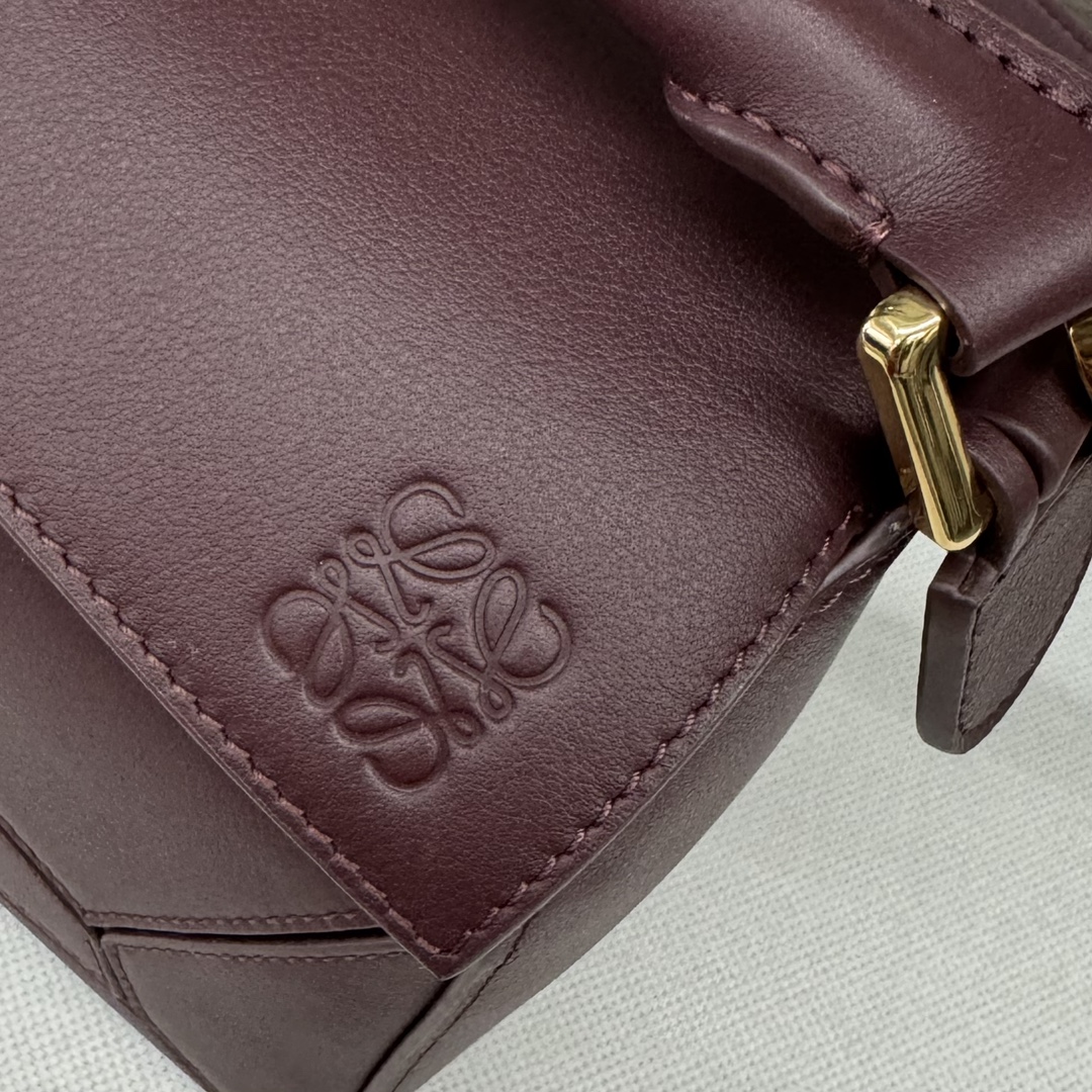 Bagsaaa L0ew* Small Puzzle bag in classic calfskin burgundy - 24X16.5X10.5 cm