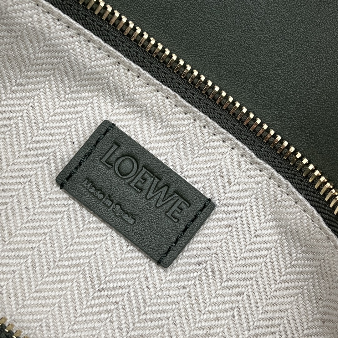 Bagsaaa L0ew* Small Puzzle bag in classic calfskin bottle green - 24X16.5X10.5 cm