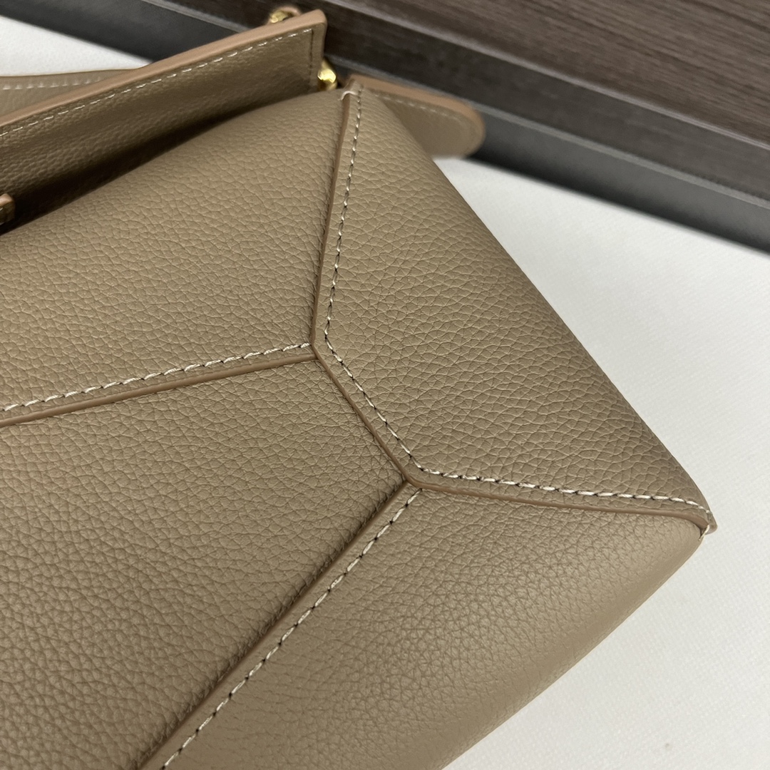 Bagsaaa L0ew* Small Puzzle bag in soft grained calfskin sand - 24X16.5X10.5 cm