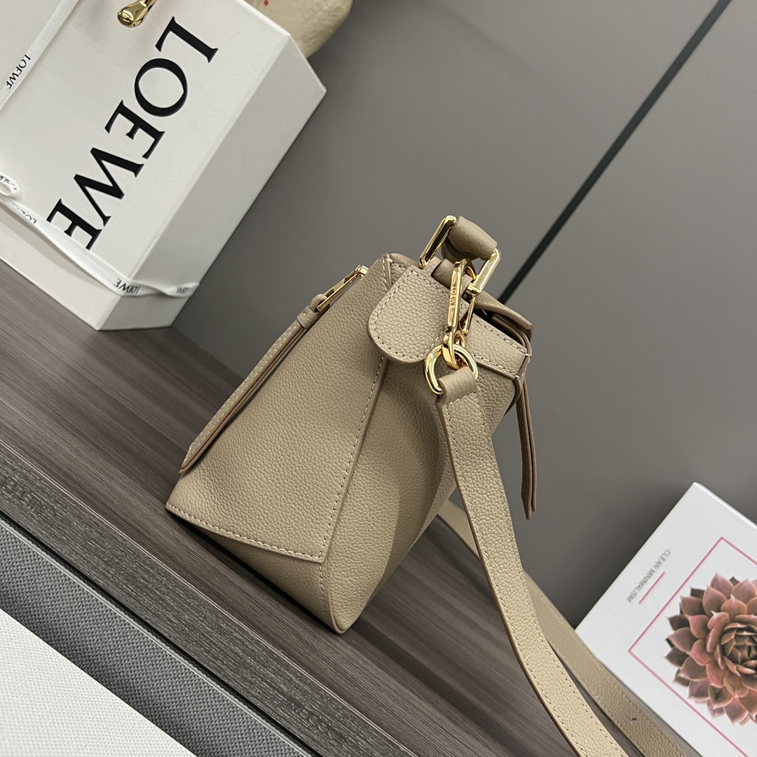 Bagsaaa L0ew* Small Puzzle bag in soft grained calfskin sand - 24X16.5X10.5 cm