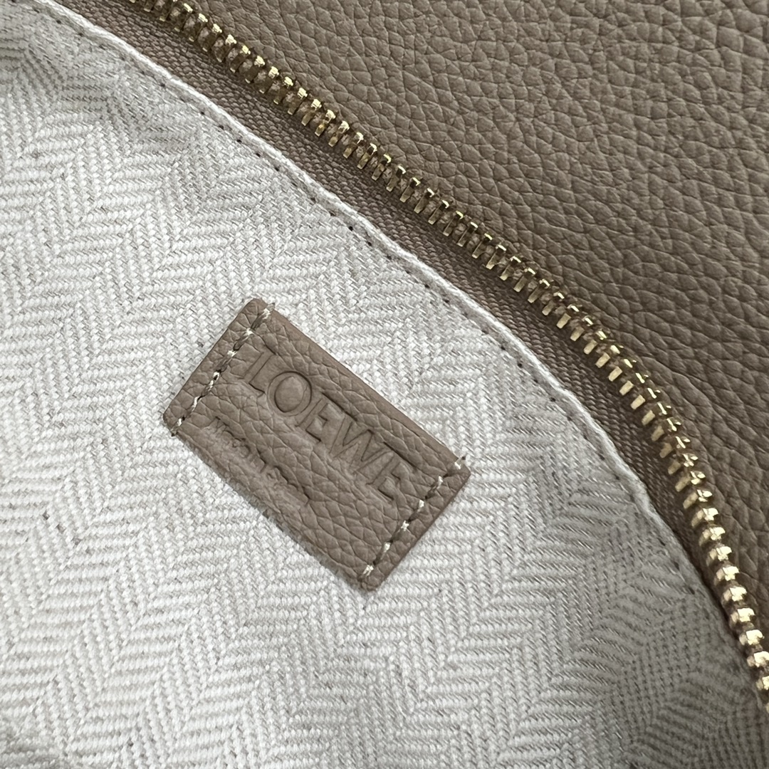 Bagsaaa L0ew* Small Puzzle bag in soft grained calfskin sand - 24X16.5X10.5 cm