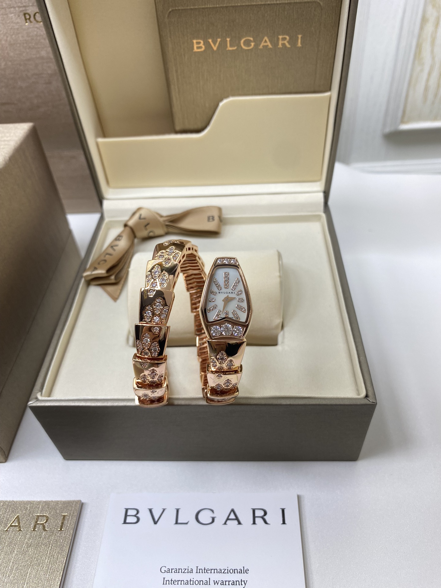 Bagsaaa Bv1g*ai Serpenti Watch Rose gold
