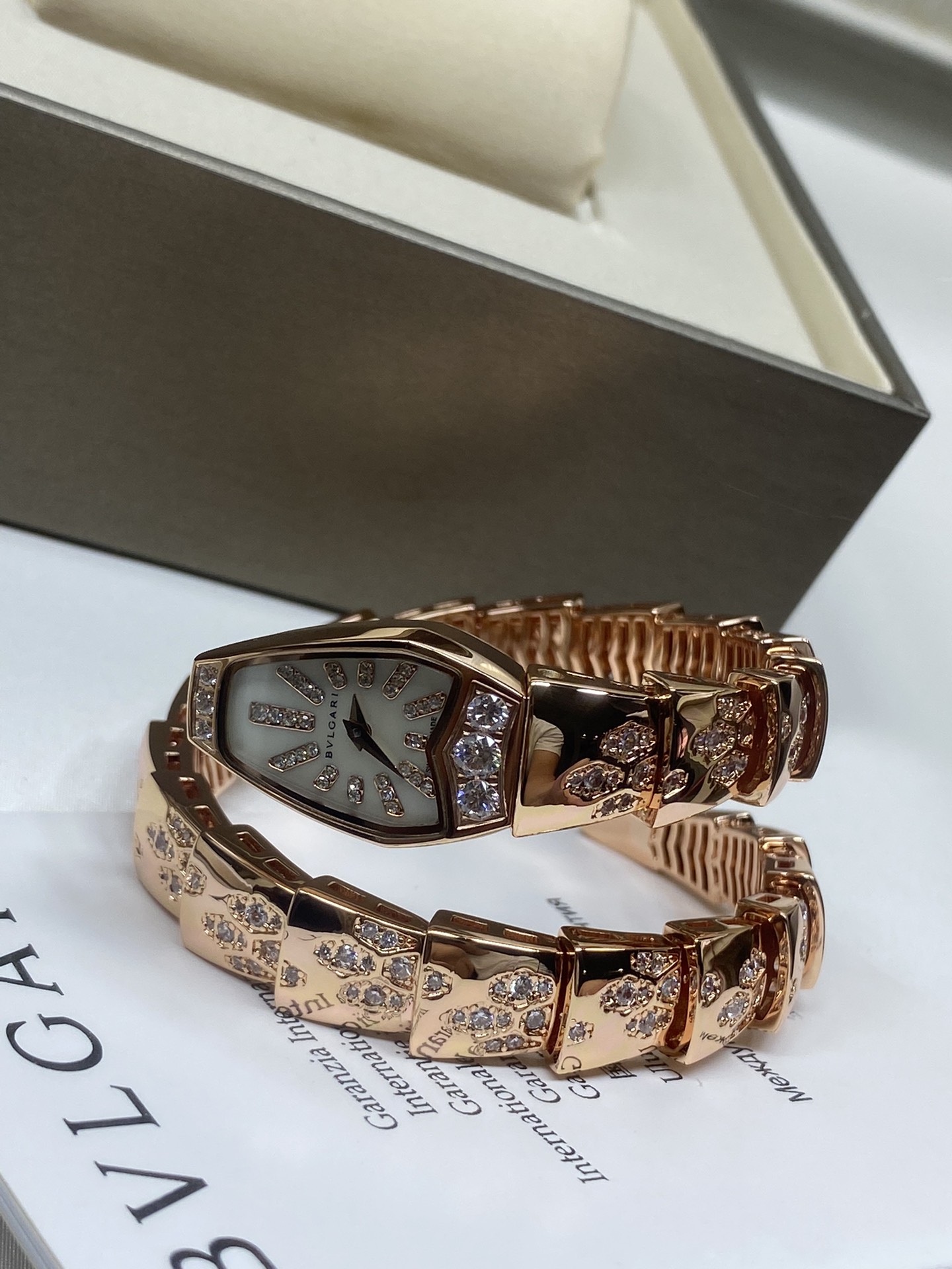 Bagsaaa Bv1g*ai Serpenti Watch Rose gold