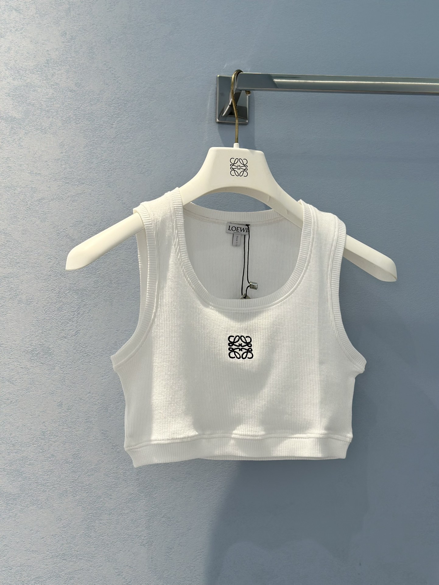 Bagsaaa L0ew* Cropped anagram tank top in cotton white
