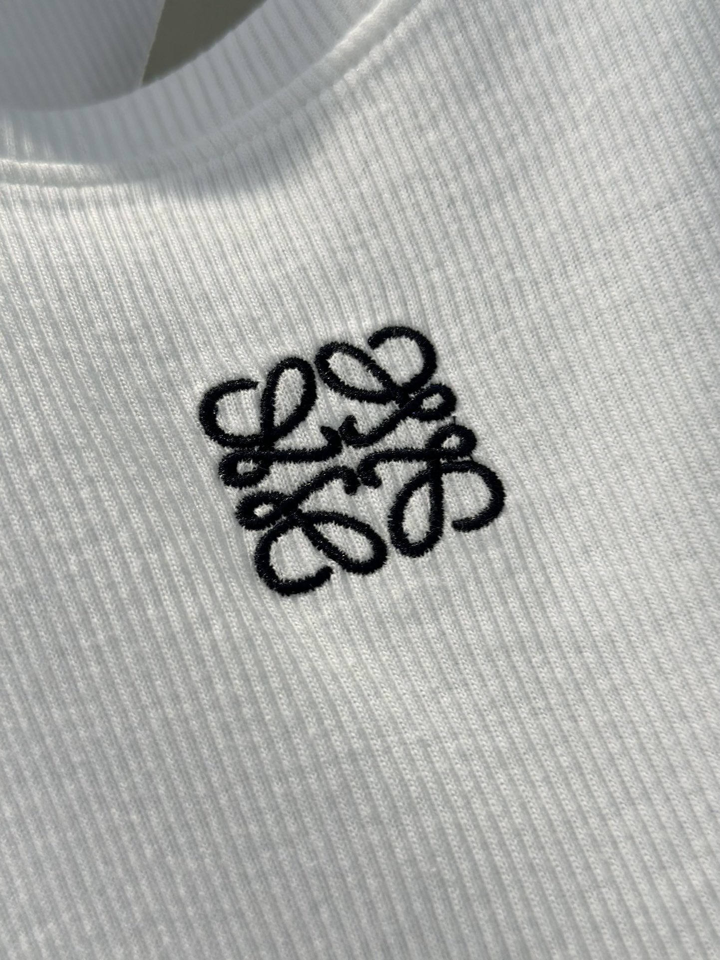 Bagsaaa L0ew* Cropped anagram tank top in cotton white