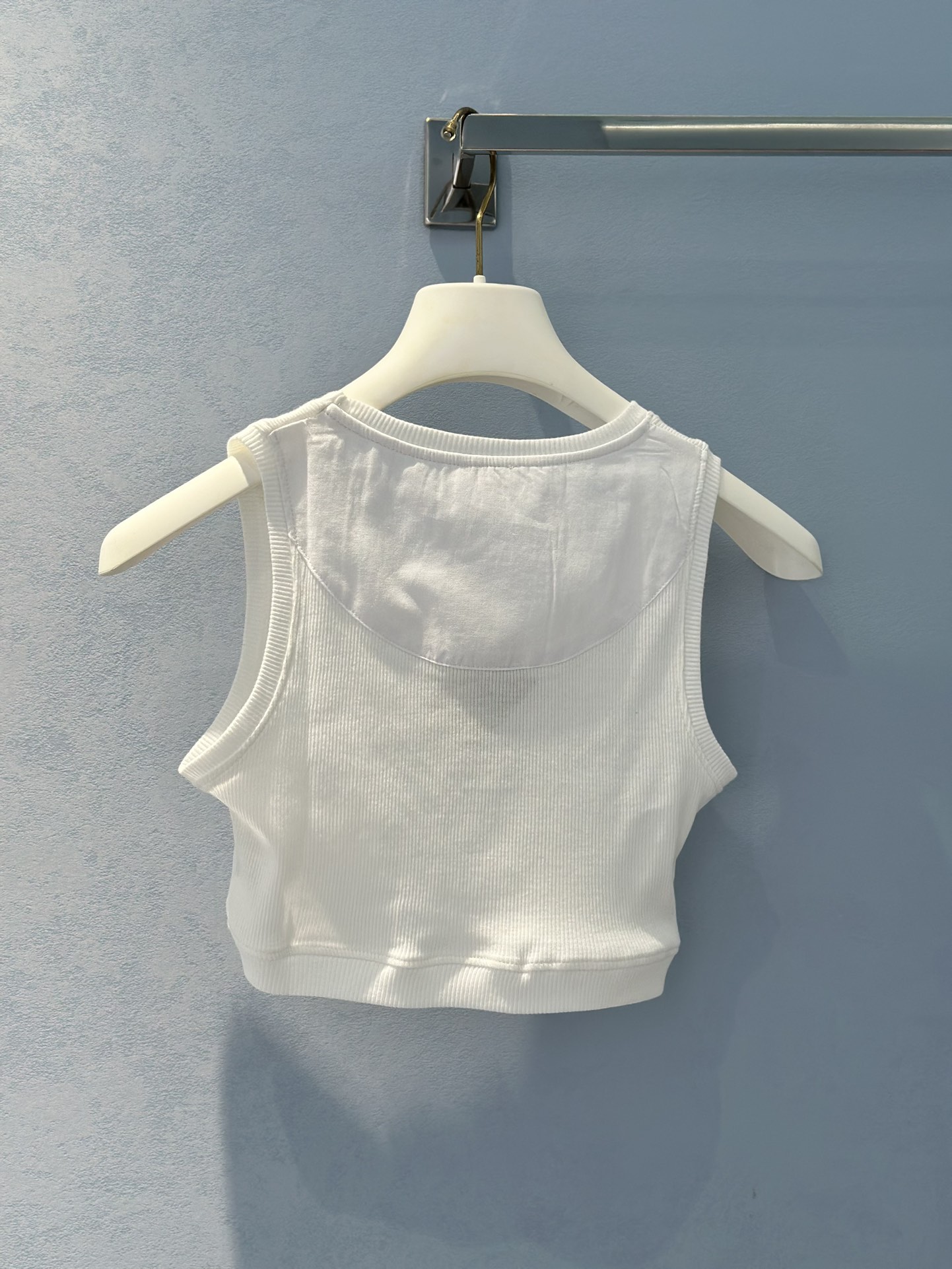 Bagsaaa L0ew* Cropped anagram tank top in cotton white