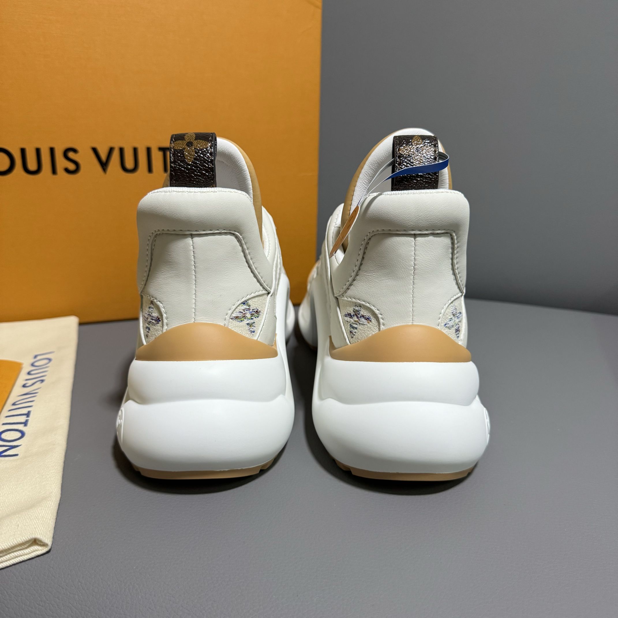 Bagsaaa LV Archlight Sneaker White Tweed