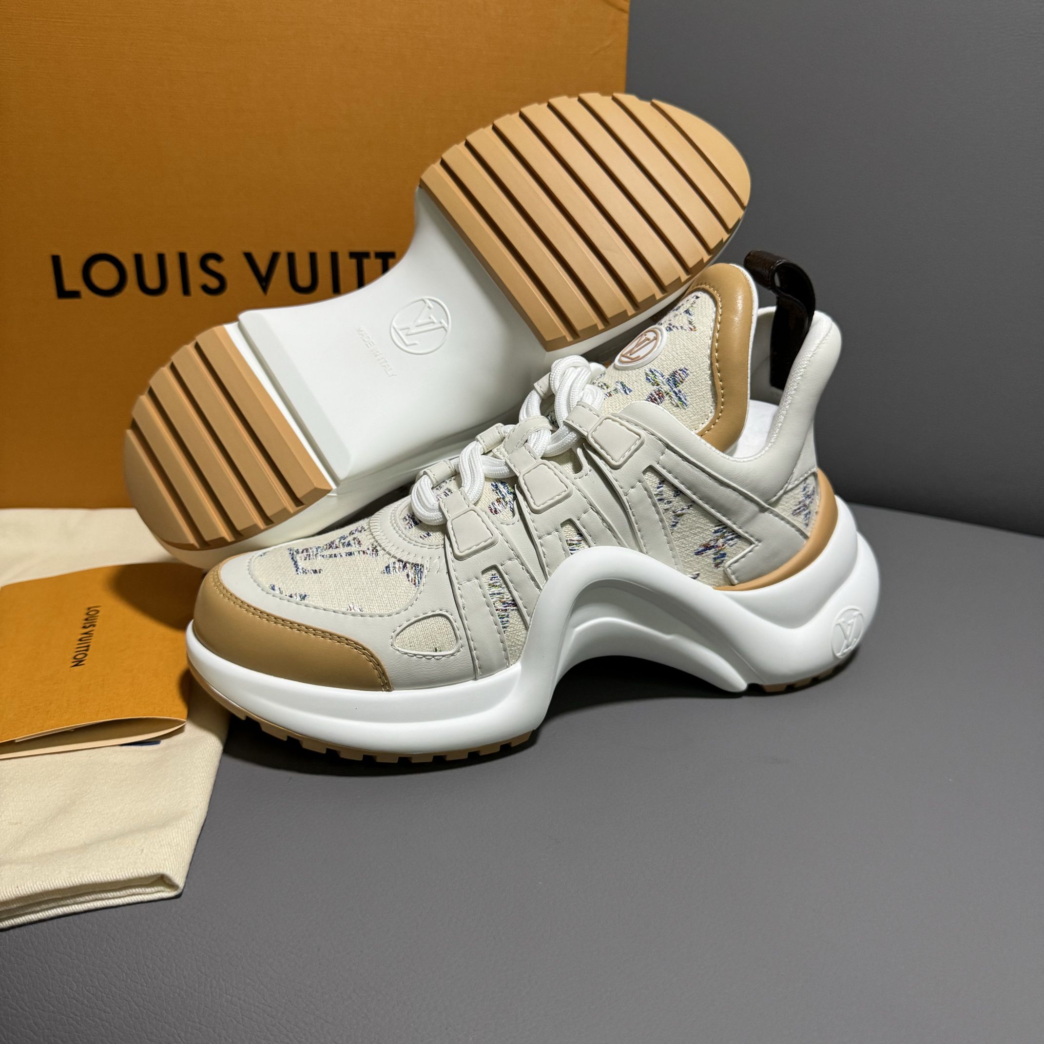 Bagsaaa LV Archlight Sneaker White Tweed