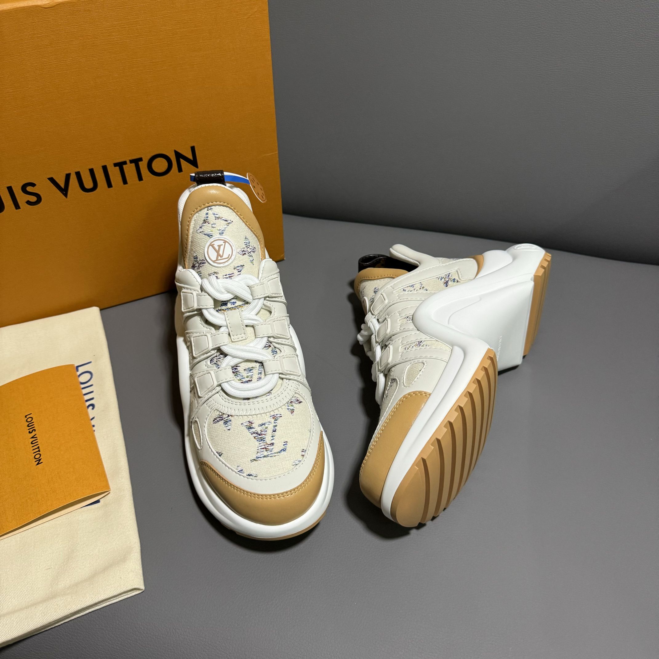 Bagsaaa LV Archlight Sneaker White Tweed