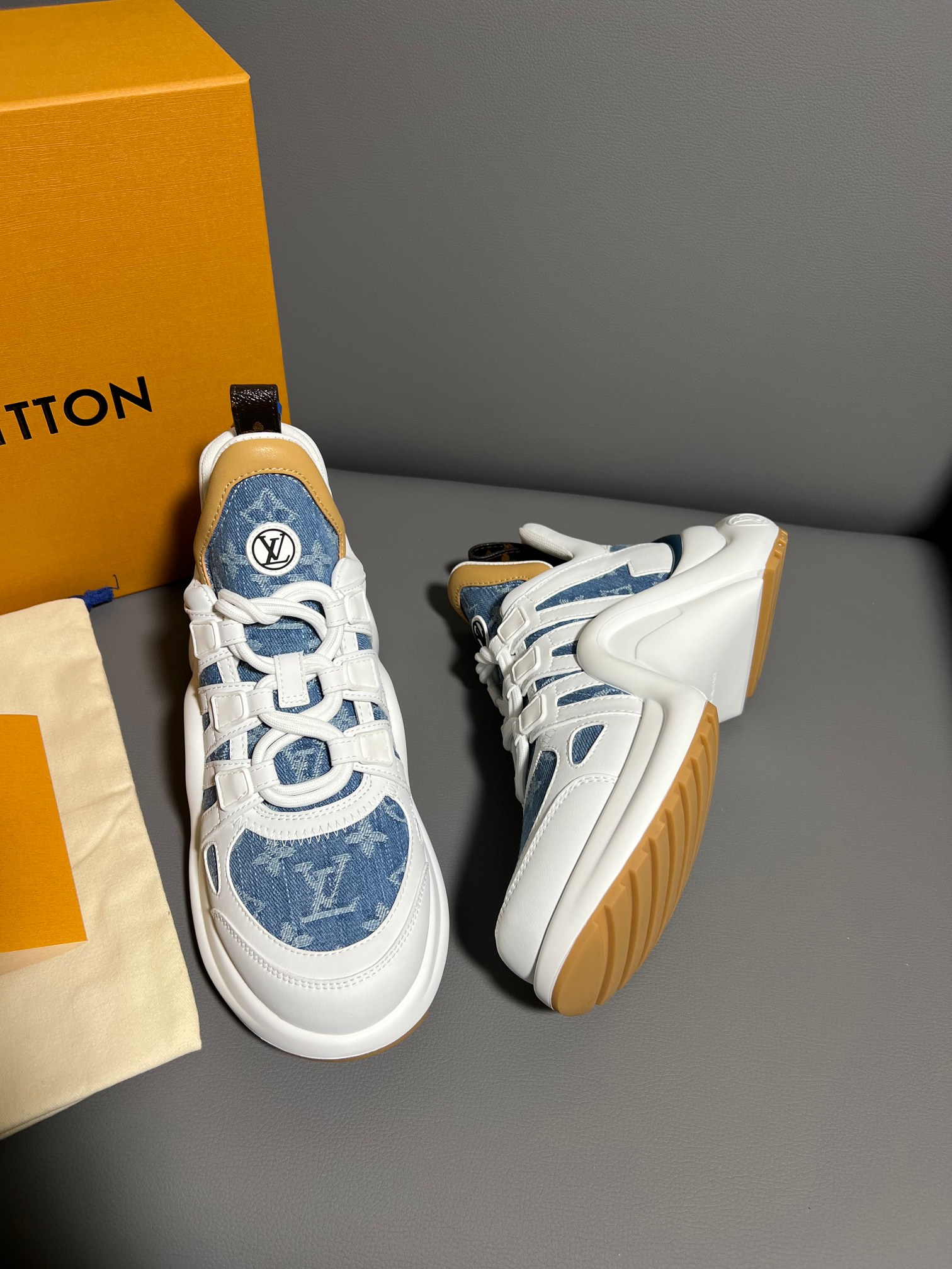 Bagsaaa LV Archlight Sneaker Blue Monogram