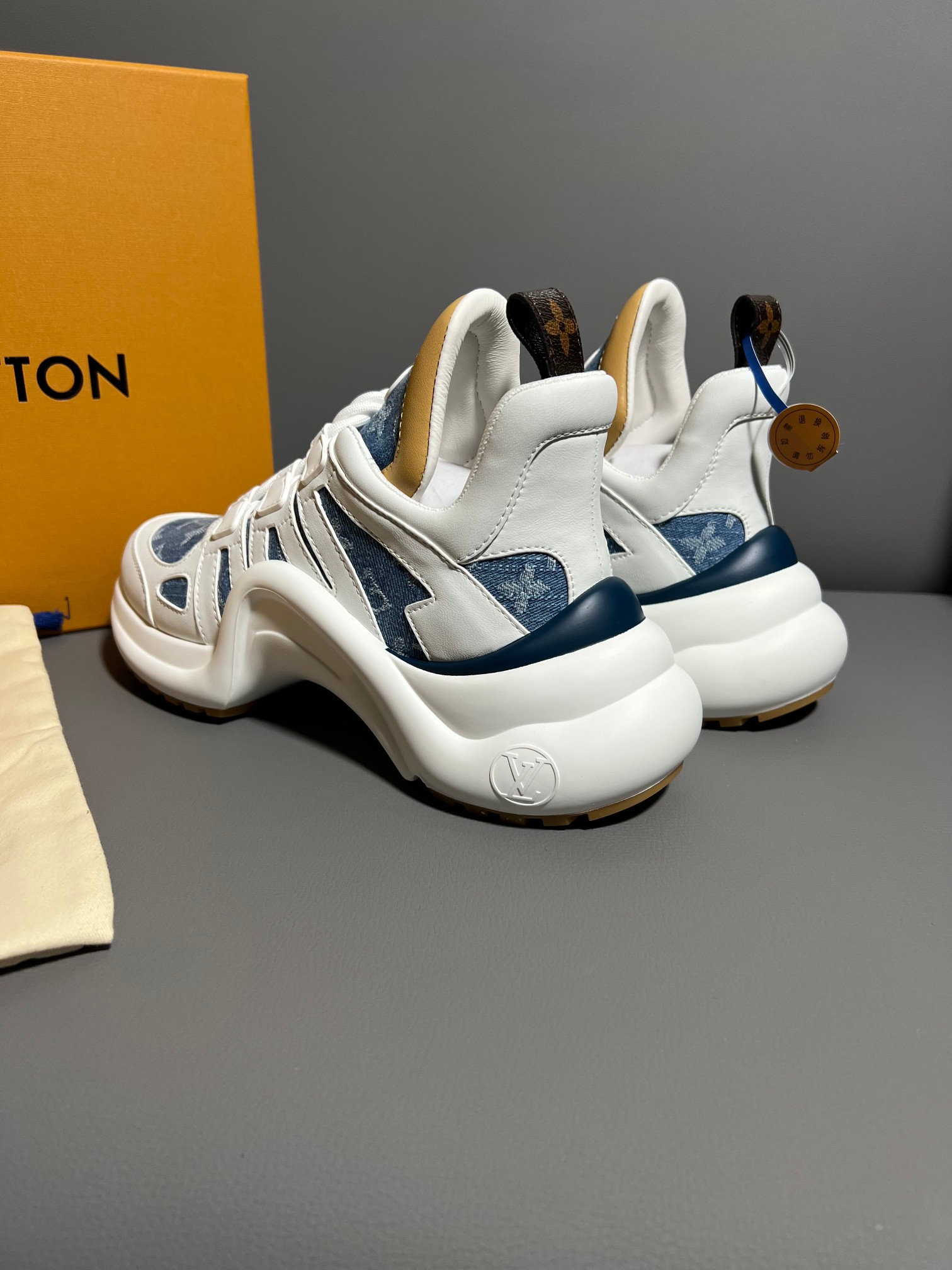 Bagsaaa LV Archlight Sneaker Blue Monogram