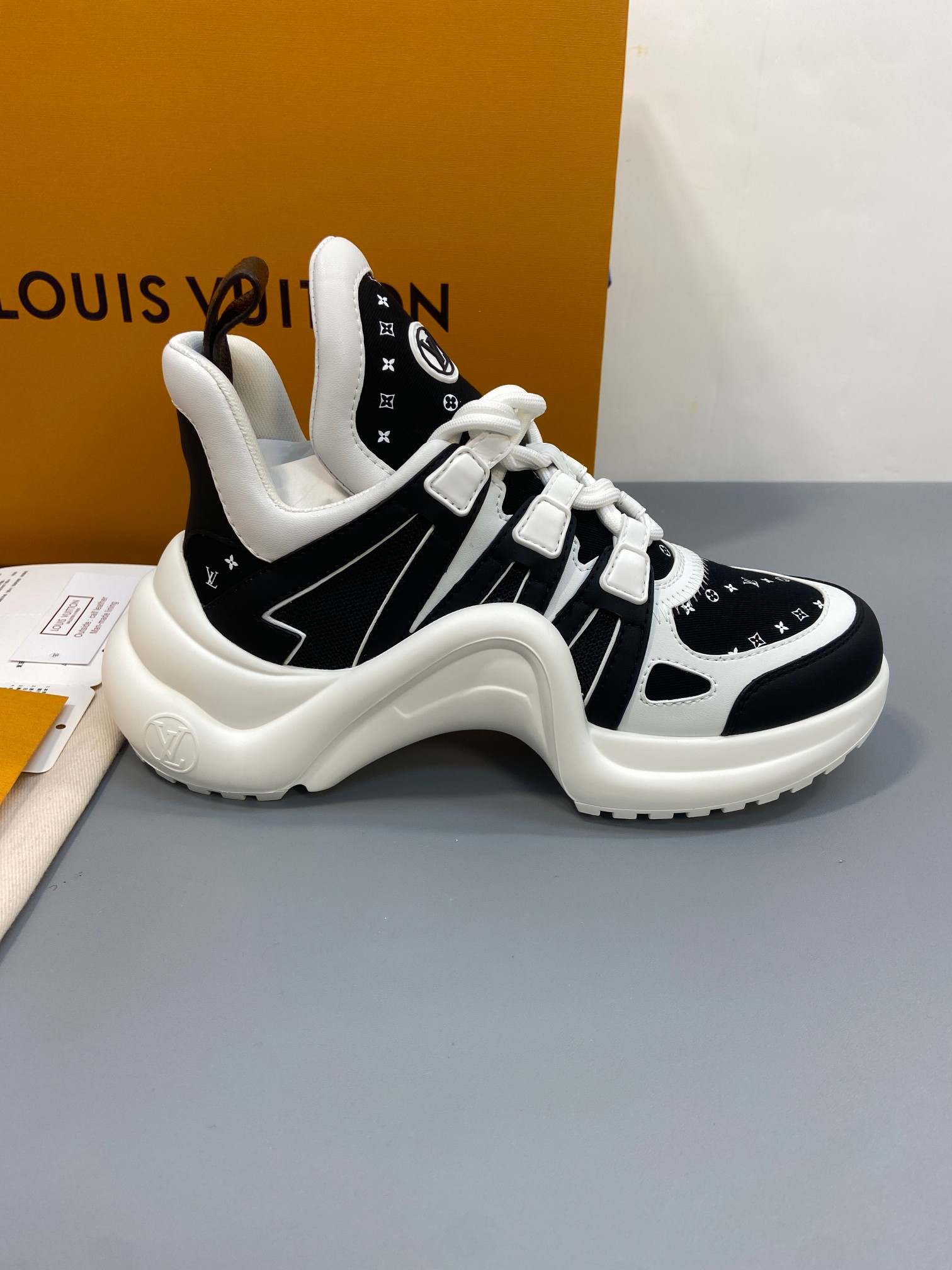 Bagsaaa LV Archlight Sneaker Black